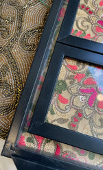 将图像加载到图库查看器中， Handcrafted Chikankari Tray with Two Coasters – Wooden Frame - HONC0295560
