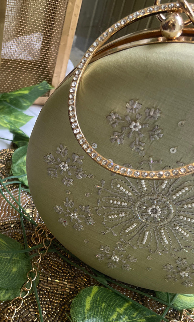 Elegant Floral Chikankari Handle Clutch - HONC0313580