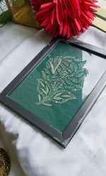 将图像加载到图库查看器中， Elegant Handcrafted Chikankari Wall Frame – HONC0269430
