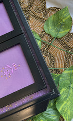 将图像加载到图库查看器中， Handcrafted Chikankari Tray with Two Coasters – Wooden Frame - HONC0269371
