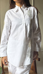 Load image into Gallery viewer, Enayat Women&#39;s Lakhnavi Handcrafted Linen Cotton Oversized Chikankari Oversized Kurta And Pant Set - HONC02936780
