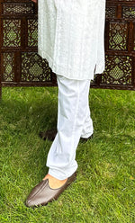 Load image into Gallery viewer, Men&#39;s Lucknowi Handcrafted Cotton Chikankari Kurta - HONC0295444
