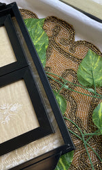将图像加载到图库查看器中， Handcrafted Chikankari Tray with Two Coasters – Wooden Frame - HONC0310957
