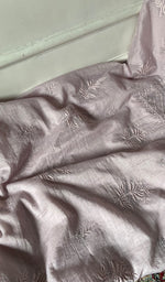 将图像加载到图库查看器中， Pure Mul Chanderi Chikankari 3 Pc Unstitched Suit Set