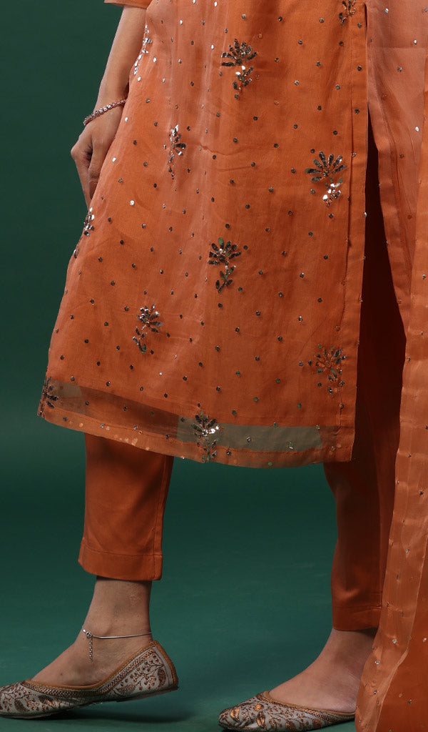 Lucknowi 手工制作纯欧根纱丝缝 Chikankari Kurta、Dupatt 连裤套装 - HONC0103360