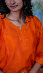 将图像加载到图库查看器中， Heena Women&#39;s Lucknowi Handcrafted Raw Silk Chikankari Kurti - HONC0201974
