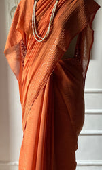 将图像加载到图库查看器中， Women&#39;s Lakhnavi Handcrafted Mul Chanderi Chikankari Saree - HONC0317893
