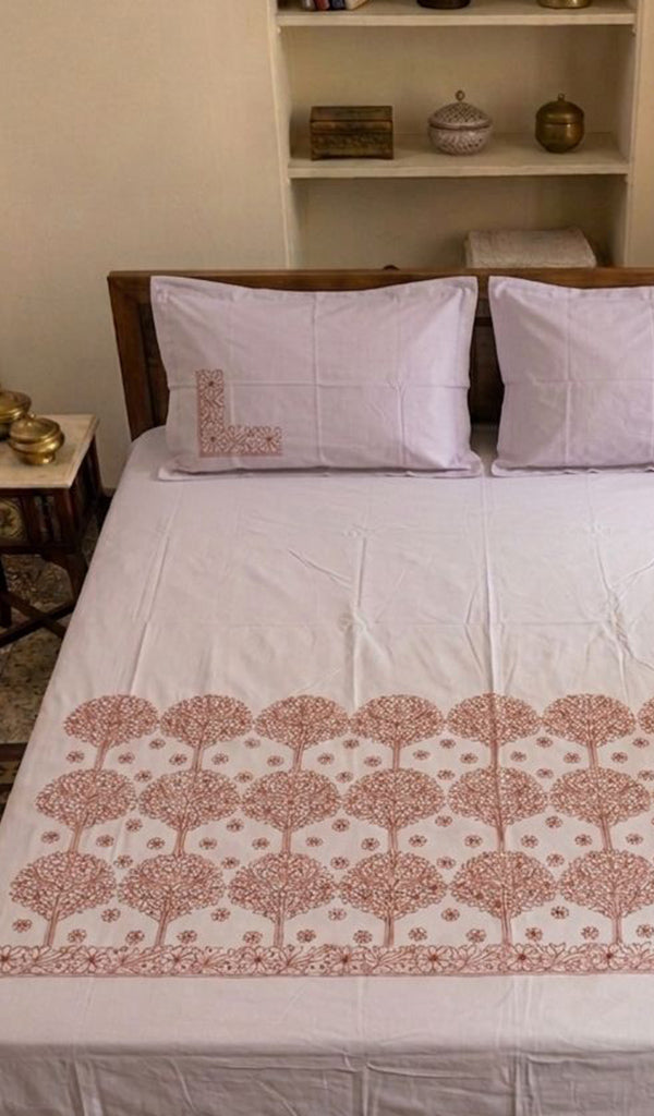 Lakhnavi Handcrafted Cotton Chikankari Bedsheet Set - HONC014780