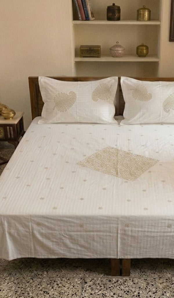Lakhnavi Handcrafted Cotton Chikankari Bedsheet Set - HONC014776
