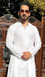 Load image into Gallery viewer, Men's Lucknowi Handcrafted Cotton Chikankari Kurta - HONC0337903