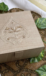 Load image into Gallery viewer, Chikankari Box - HONC0308945
