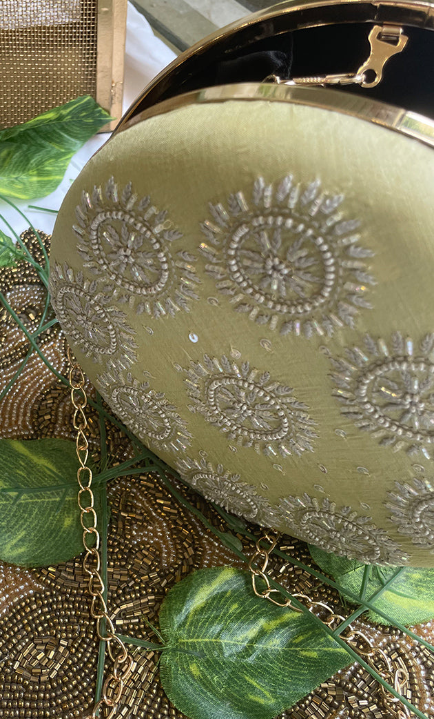Elegant Floral Chikankari Handle Clutch - HONC0313576