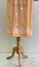 将图像加载到图库查看器中， Fariah Women&#39;s Lucknowi Handcrafted Mul Chanderi Chikankari Dress - HONC0160043
