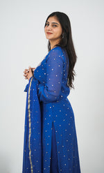 将图像加载到图库查看器中， Shanaya Women&#39;s Lakhnavi Handcrafted Mul Chanderi Chikankari Stitched Kurta, Dupatta And Pant Set - HONC0322417
