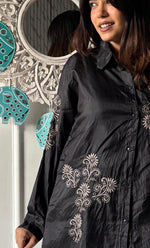 将图像加载到图库查看器中， Arohi Women&#39;s Lakhnavi Handcrafted Pure Manglore silk top with fine Chikankari - HONC0294572
