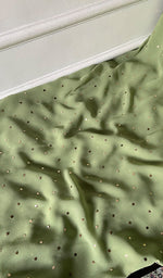 将图像加载到图库查看器中， Viscose Georgette Unstitched Chikankari Suit