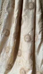 将图像加载到图库查看器中， Women&#39;s Lakhnavi Handcrafted Tussar Silk Chikankari Saree - HONC0258444
