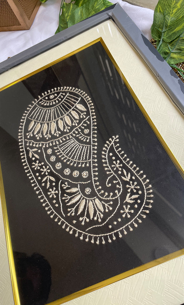 Chikankari Momento Frame – Paisley Handcrafted Embroidery (10x14 Inch, Black & White) - HONC0269462