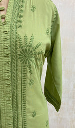 将图像加载到图库查看器中， Women&#39;s Lucknowi Handcrafted Green Cotton Chikankari Kurti - NC068808
