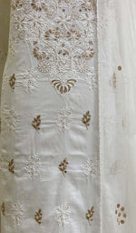 将图像加载到图库查看器中， Lucknowi 手工白色棉 Chikankari 西装材料 - HONC014856