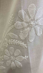 将图像加载到图库查看器中， Lakhnavi 手工白色棉质 Chikankari 上衣 - HONC030127
