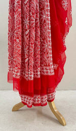 将图像加载到图库查看器中， Lakhnavi 手工制作的人造乔其纱 Chikankari 纱丽 - HONC099385