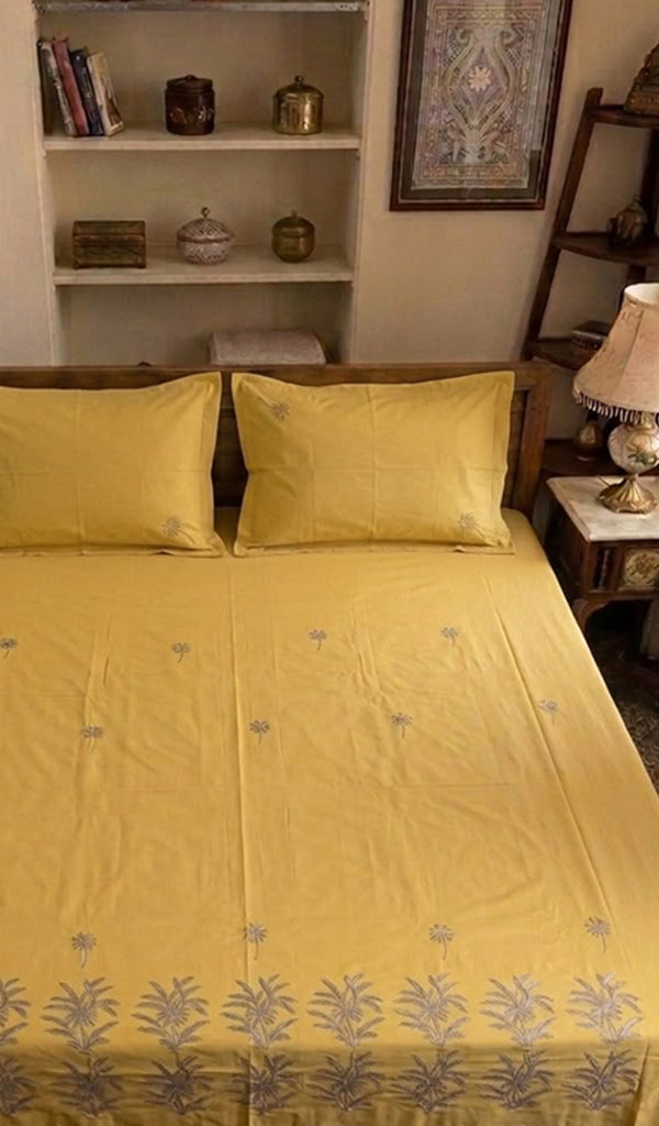 Lakhnavi Handcrafted Cotton Chikankari Bedsheet Set - HONC0379410