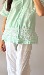 将图像加载到图库查看器中， Women's Lakhnavi Handcrafted Cotton Chikankari Top - HONC0354116