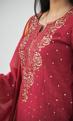 将图像加载到图库查看器中， Shanaya Women&#39;s Lakhnavi Handcrafted Mul Chanderi Chikankari Stitched Kurta, Dupatta And Pant Set - HONC0322416
