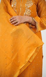 将图像加载到图库查看器中， Shanaya Women&#39;s Lakhnavi Handcrafted Mul Chanderi Chikankari Stitched Kurta, Dupatta And Pant Set - HONC0322418
