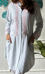 将图像加载到图库查看器中， Women&#39;s Lakhnavi Handcrafted Modal Cotton Chikankari Top -ONC0315249
