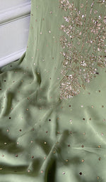 将图像加载到图库查看器中， Viscose Georgette Unstitched Chikankari Suit