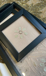 将图像加载到图库查看器中， Chikankari Tray with Two Coasters - HONC0254743
