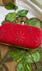 将图像加载到图库查看器中， Red Chikankari Embroidered Clutch with Black Stone Knob - HONC0232410
