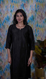 将图像加载到图库查看器中， Heena Women&#39;s Lucknowi Handcrafted Raw Silk Chikankari Kurti - HONC0177199
