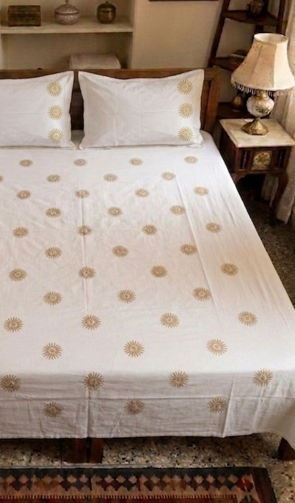 Lakhnavi Handcrafted Cotton Chikankari Bedsheet Set - HONC0373294