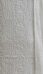 将图像加载到图库查看器中， Lucknowi 手工白色棉 Chikankari 西装材料 - HONC014860
