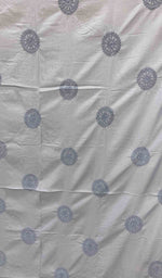 将图像加载到图库查看器中， Lakhnavi 手工制作的 Chikankari 棉质床单套装 - HONC043428