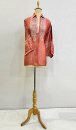 将图像加载到图库查看器中， Fiza Women&#39;s Lakhnavi Handcrafted Chanderi Silk Semi- Stiched Chikankari Top - HONC0195150
