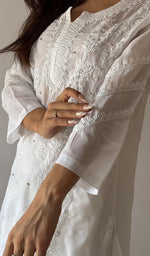 将图像加载到图库查看器中， Women's Lakhnavi Handcrafted Cotton Chikankari Kurti - HONC0363226