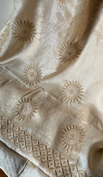 将图像加载到图库查看器中， Women&#39;s Lakhnavi Handcrafted Tussar Silk Chikankari Saree - HONC0258444
