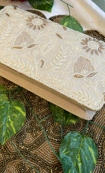 将图像加载到图库查看器中， Chikankari Clutch Bag - HONC0308892

