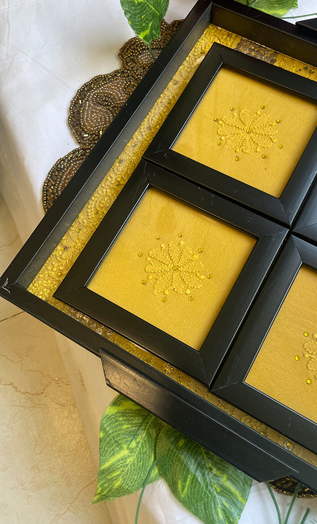 Chikankari Tray with Four Coasters - HONC0295522