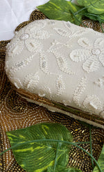将图像加载到图库查看器中， White Handcrafted Chikankari Clutch with Golden Chain - HONC0232412
