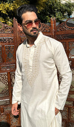 Load image into Gallery viewer, Men's Lucknowi Handcrafted Cotton Chikankari Kurta - HONC0342339