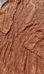 将图像加载到图库查看器中， Lucknowi Chikankari kurtas
