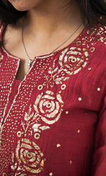 将图像加载到图库查看器中， Shanaya Women&#39;s Lakhnavi Handcrafted Mul Chanderi Chikankari Stitched Kurta, Dupatta And Pant Set - HONC0322416
