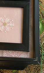将图像加载到图库查看器中， Handcrafted Chikankari Tray with Two Coasters – Wooden Frame - HONC0254752
