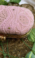 将图像加载到图库查看器中， White Handcrafted Chikankari Clutch with Golden Chain - HONC0232419
