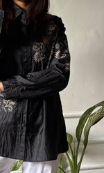 将图像加载到图库查看器中， Arohi Women&#39;s Lakhnavi Handcrafted Pure Manglore silk top with fine Chikankari - HONC0294572
